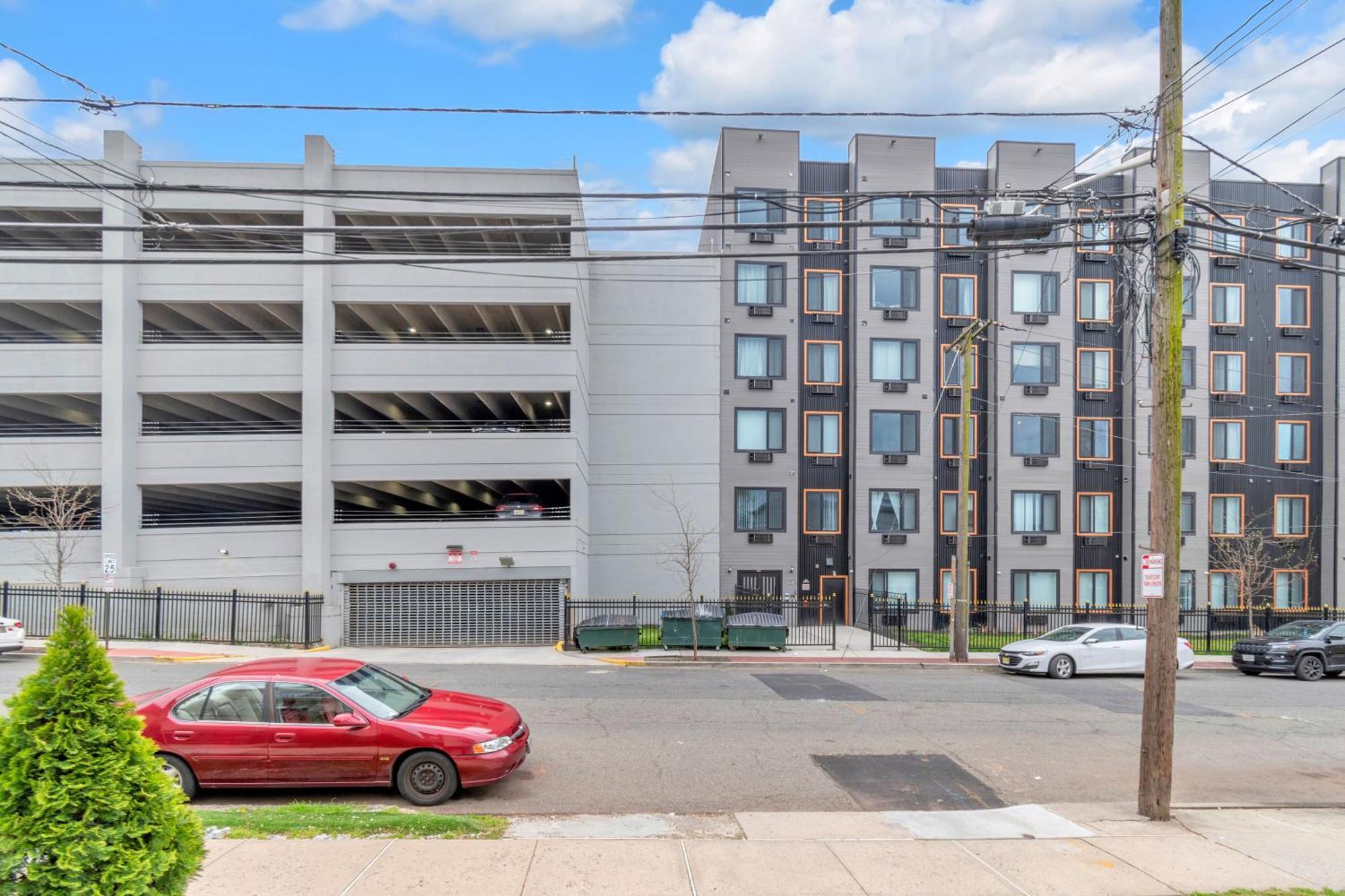 Royal Oasis Indoor Pool, Free Parking, Near Nyc Apartment Elizabeth Luaran gambar