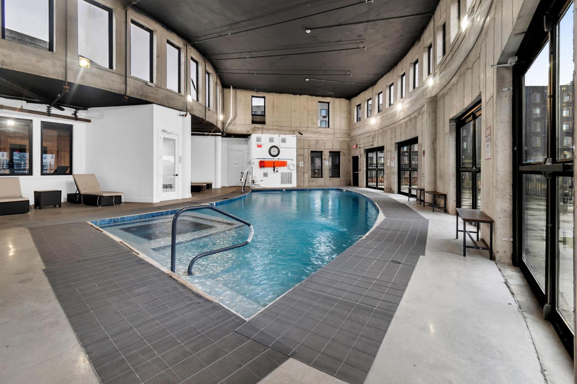 Royal Oasis Indoor Pool, Free Parking, Near Nyc Apartment Elizabeth Luaran gambar